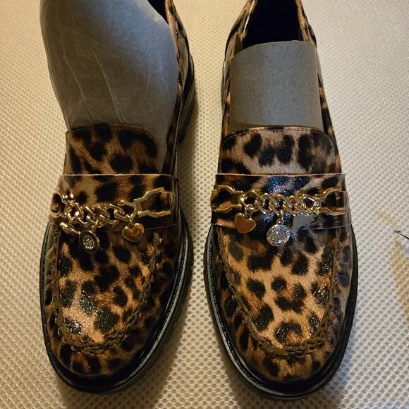 Guess 8 leopard slip ons with charms across the foot, very on trend - Picture 1 of 4